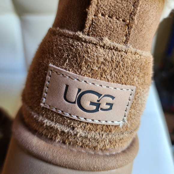 Size 9 - UGG Classic Cozy Tan Shearling Women's Platform Shoes - Picture 9 of 15